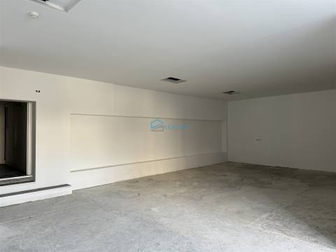 Loja  Venda em Vila Real (Nossa Senhora da Conceição, São Pedro e São Dinis),Vila Real