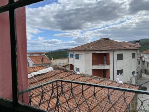 Moradia em Parada de Pinhão