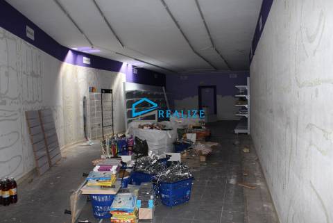 Loja junto ao Tribunal