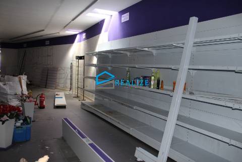 Loja junto ao Tribunal