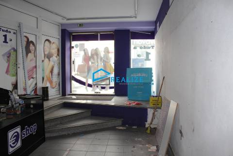 Loja junto ao Tribunal