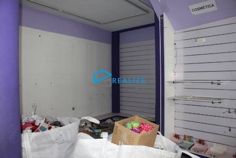 Loja junto ao Tribunal