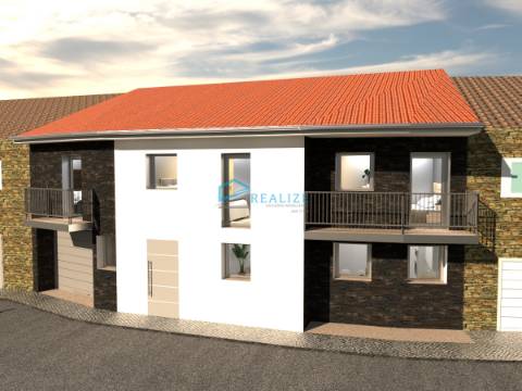 Moradia T3 com 2 pisos de arquitetura tradicional.