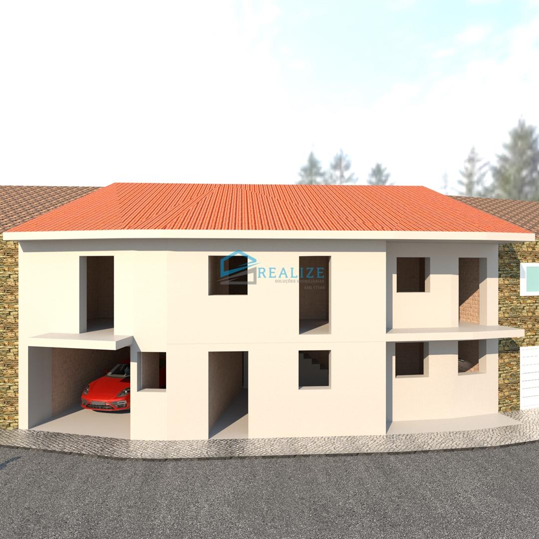 Moradia T3 com 2 pisos de arquitetura tradicional.