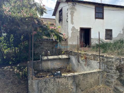 Mansão histórica no coração de Sabrosa.