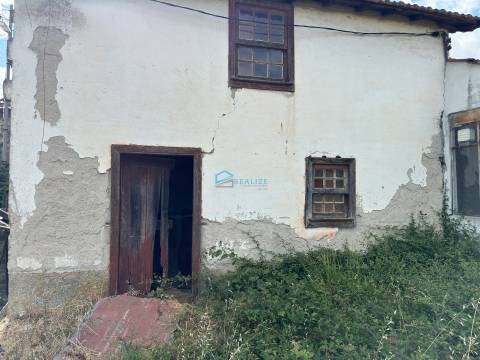 Mansão histórica no coração de Sabrosa.