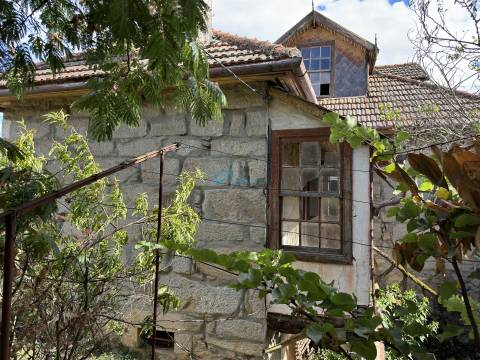 Mansão histórica no coração de Sabrosa.