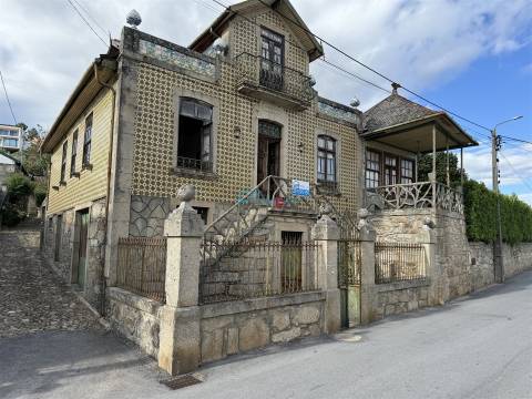 Mansão histórica no coração de Sabrosa.