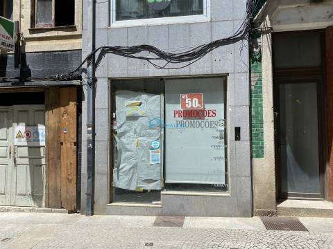 Prédio no Centro Histórico de Vila Real para arrendar.