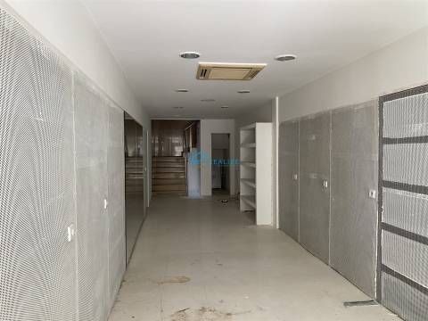 Prédio no Centro Histórico de Vila Real para arrendar.