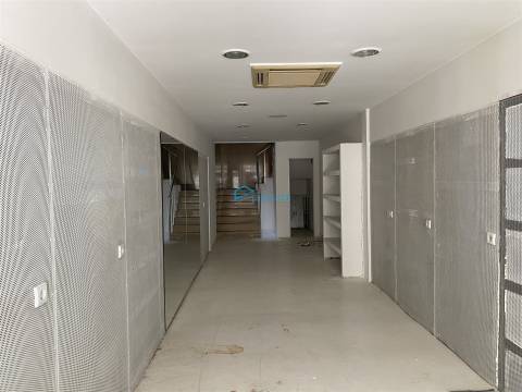 Prédio no Centro Histórico de Vila Real para arrendar.