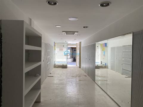 Prédio no Centro Histórico de Vila Real para arrendar.