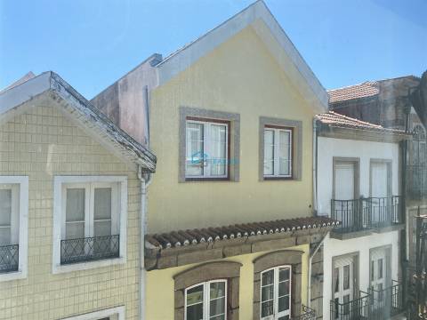 Prédio no Centro Histórico de Vila Real para arrendar.