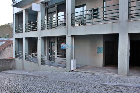 Loja no centro de Santa Marta de Penaguião