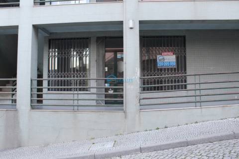 Loja no centro de Santa Marta de Penaguião