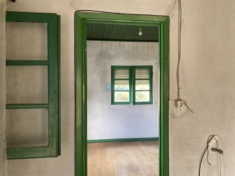 Moradia Para Restaurar e Obras Iniciadas – Varge, Mouçós (Vila Real)