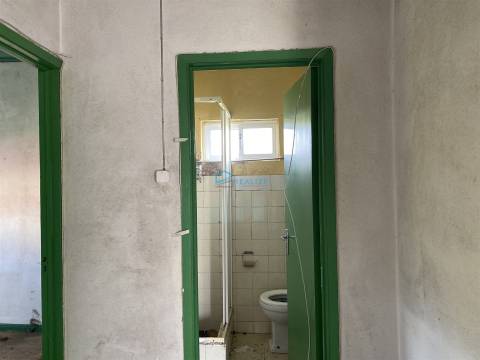 Moradia Para Restaurar e Obras Iniciadas – Varge, Mouçós (Vila Real)