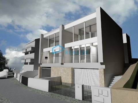 Moradia para Remodelar com Projeto Aprovado – 412 m² em Vila Real