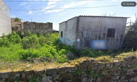 Moradia para Remodelar com Projeto Aprovado – 412 m² em Vila Real