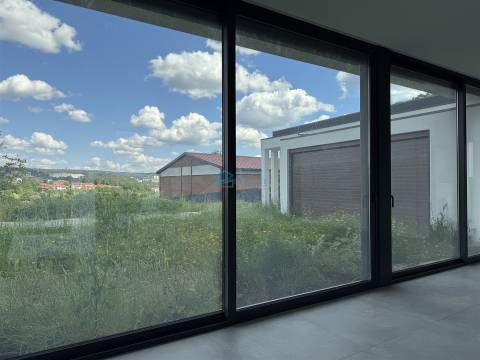 Moradia T4+1 Venda em Borbela e Lamas de Olo,Vila Real