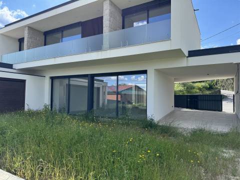 Moradia T4+1 Venda em Borbela e Lamas de Olo,Vila Real