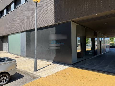 Loja  Arrendamento em Vila Real (Nossa Senhora da Conceição, São Pedro e São Dinis),Vila Real