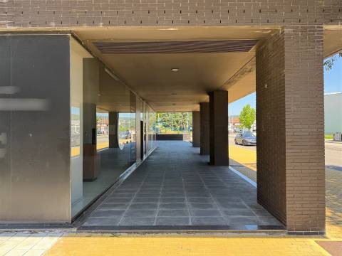 Loja  Arrendamento em Vila Real (Nossa Senhora da Conceição, São Pedro e São Dinis),Vila Real