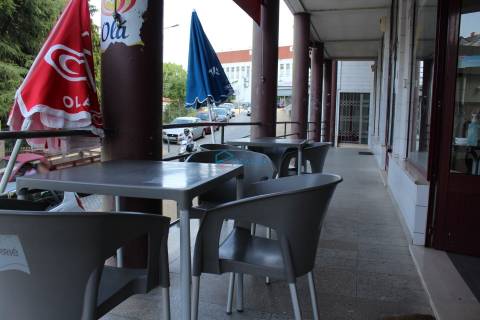 Café equipado para arrendar