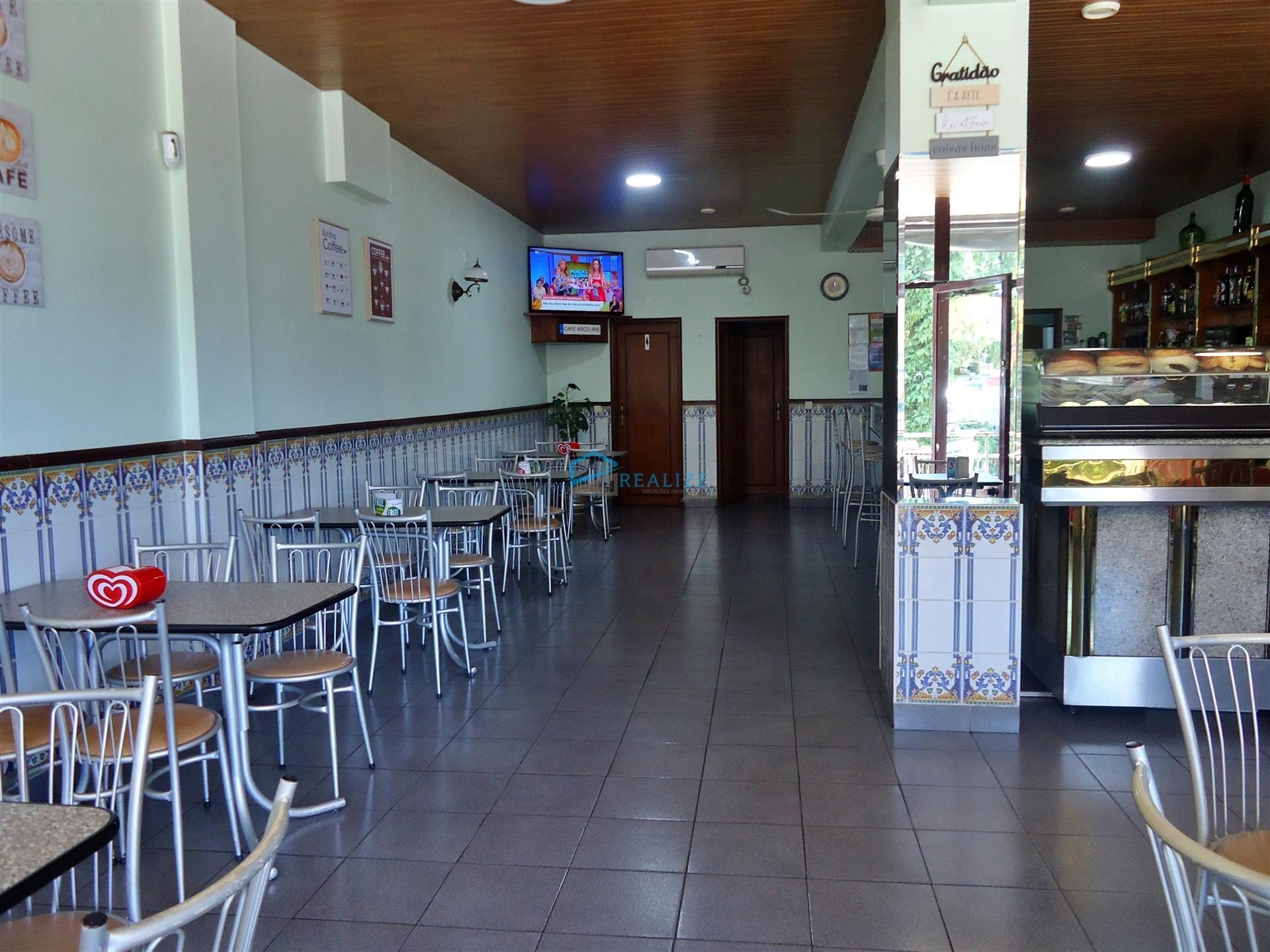 Café equipado para arrendar