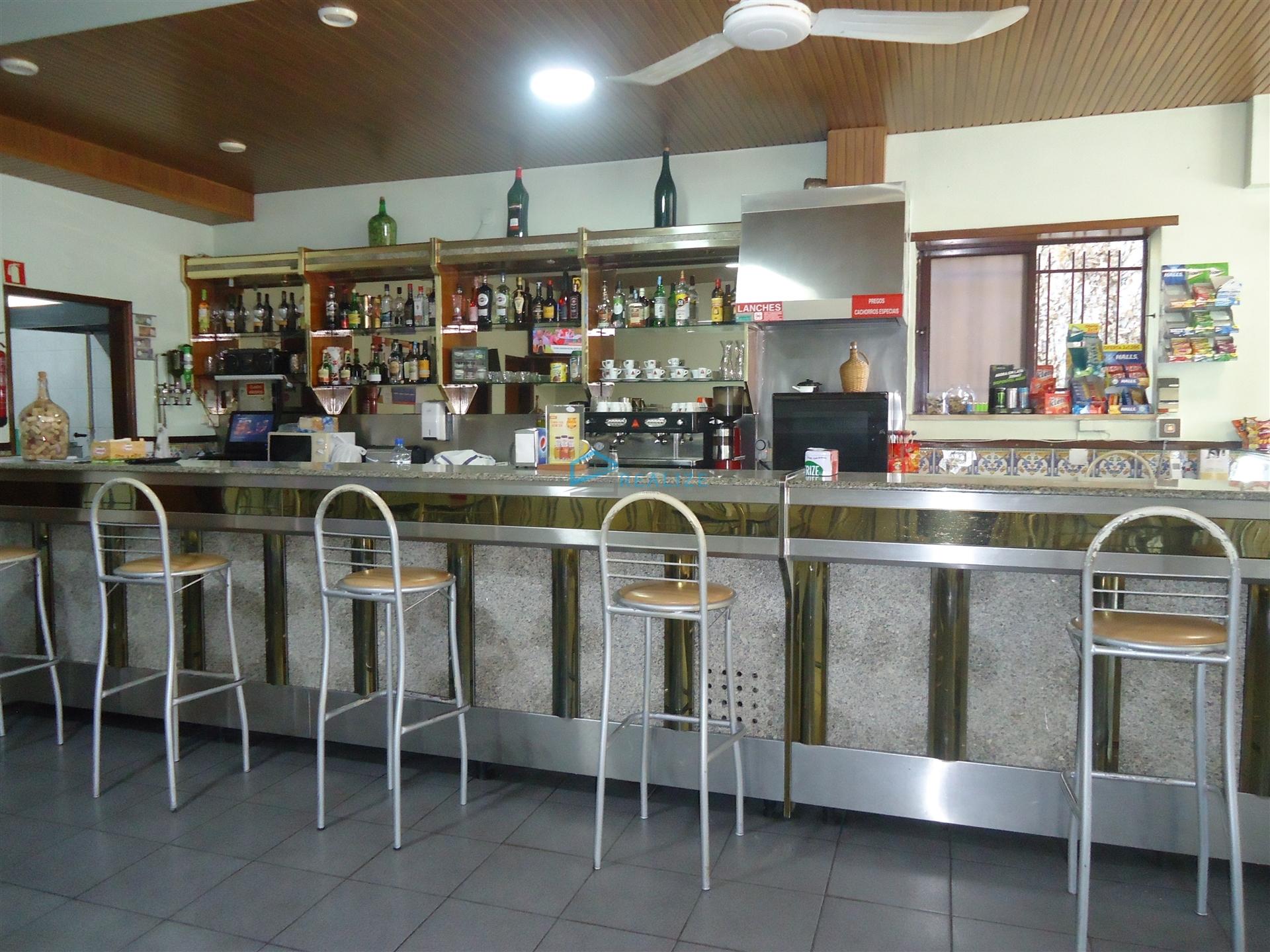 Café equipado para arrendar