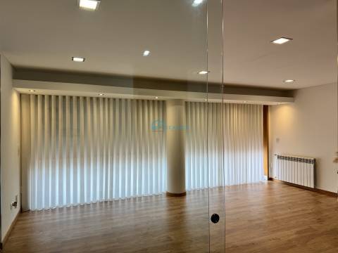 T3 Remodelado com Grande Terraço – Oportunidade Única!