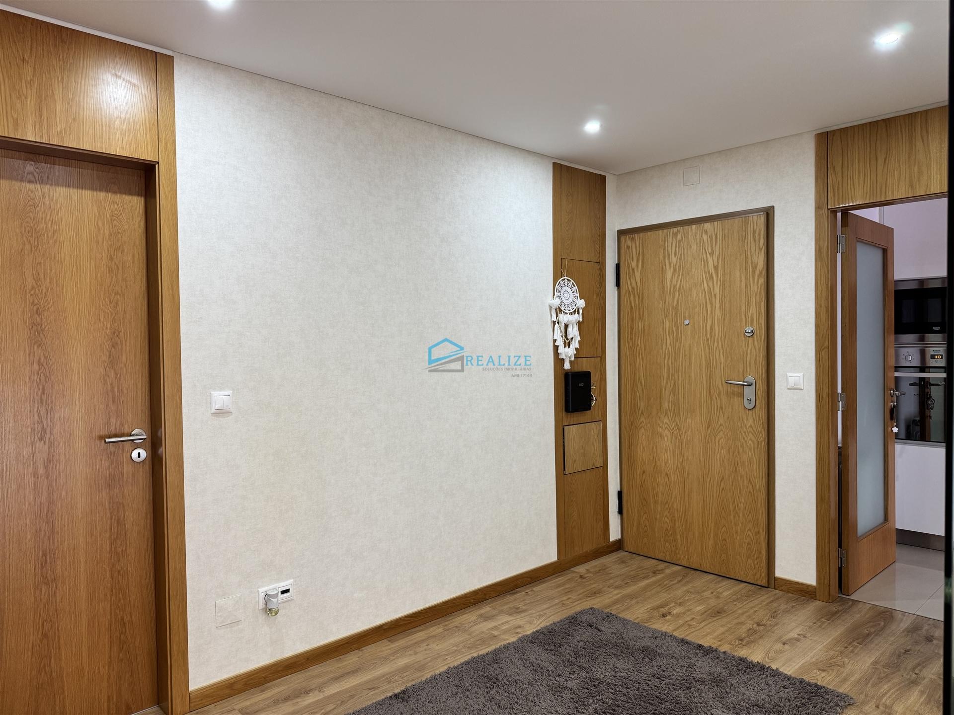 T3 Remodelado com Grande Terraço – Oportunidade Única!