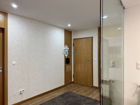 T3 Remodelado com Grande Terraço – Oportunidade Única!