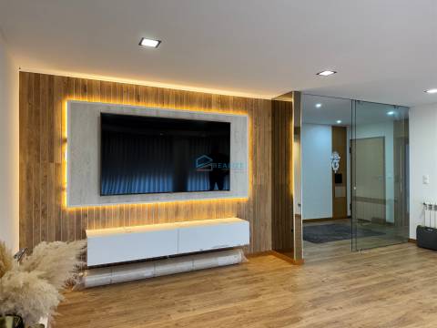 T3 Remodelado com Grande Terraço – Oportunidade Única!