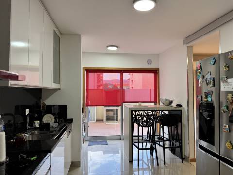 T3 Remodelado com Grande Terraço – Oportunidade Única!