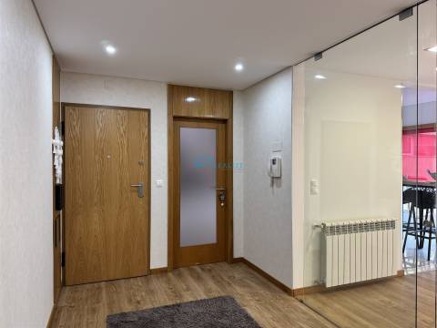 T3 Remodelado com Grande Terraço – Oportunidade Única!