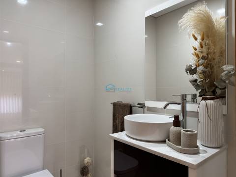 T3 Remodelado com Grande Terraço – Oportunidade Única!