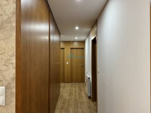 T3 Remodelado com Grande Terraço – Oportunidade Única!