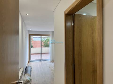 T3 Remodelado com Grande Terraço – Oportunidade Única!