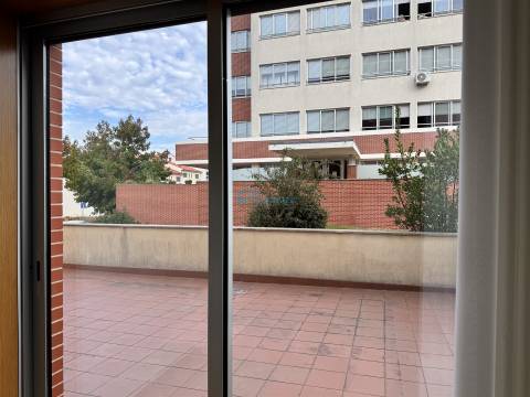 T3 Remodelado com Grande Terraço – Oportunidade Única!