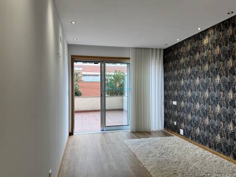 T3 Remodelado com Grande Terraço – Oportunidade Única!