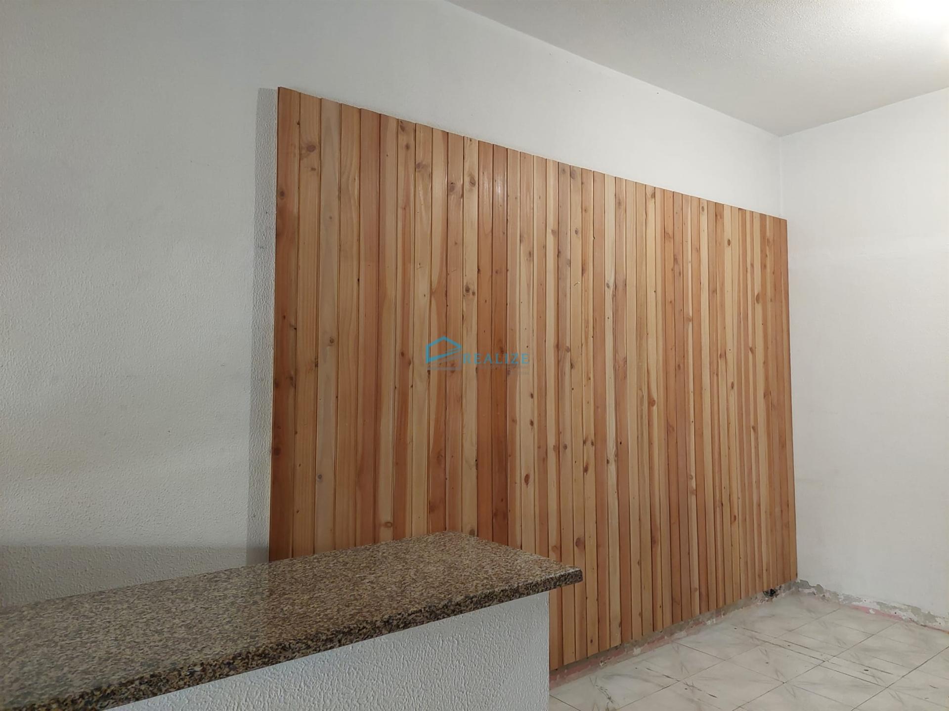 Loja no centro comercial do Miracorgo.