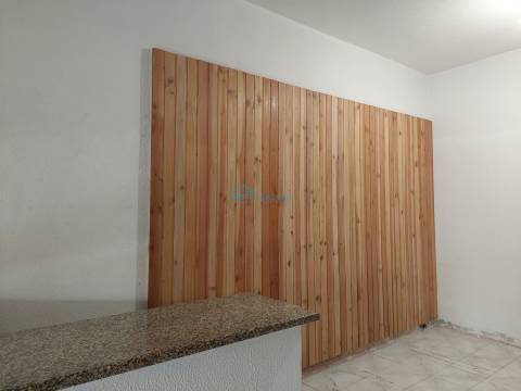 Loja no centro comercial do Miracorgo.