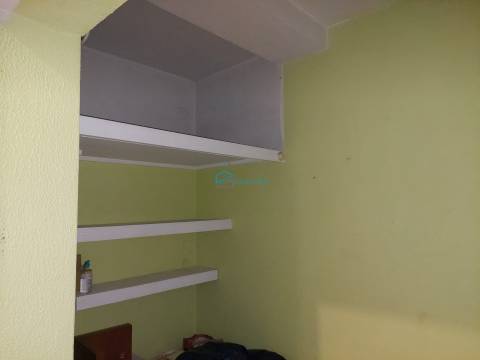 Loja no centro comercial do Miracorgo.