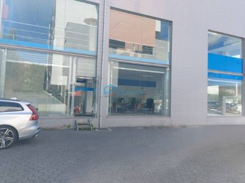Loja para arrendar junto ao Nosso Shopping- Vila Real
