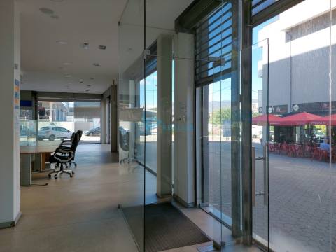 Loja para arrendar junto ao Nosso Shopping- Vila Real