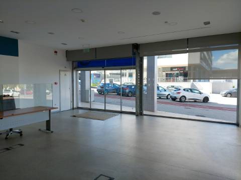 Loja para arrendar junto ao Nosso Shopping- Vila Real