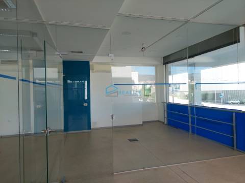 Loja para arrendar junto ao Nosso Shopping- Vila Real