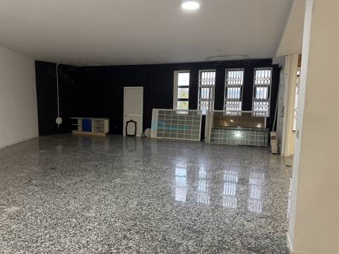 Loja  Arrendamento em Vila Real (Nossa Senhora da Conceição, São Pedro e São Dinis),Vila Real