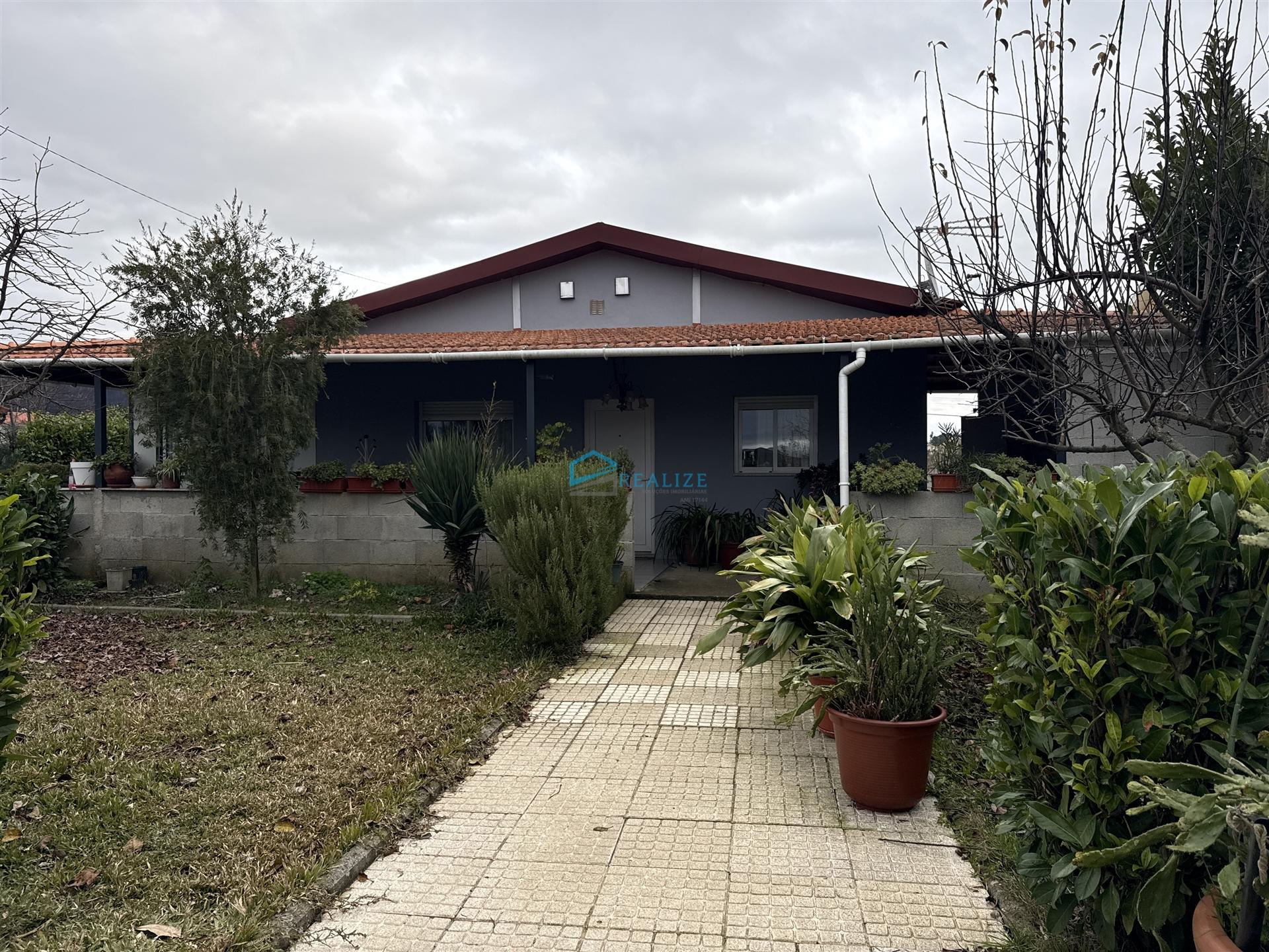 Moradia Térrea com Terreno em São Martinho de Antas